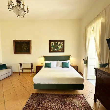 Dimora Dei Marchesi 게스트하우스 4*